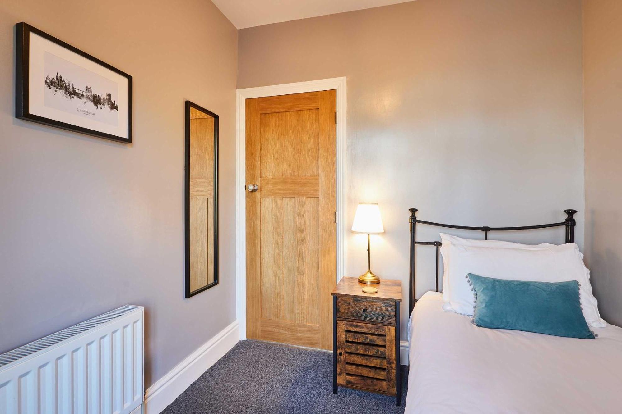 Host & - Peasholm Place Holiday home *